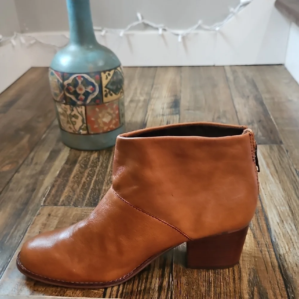 Toms Women's‎ Brown Leather Ankle Booties